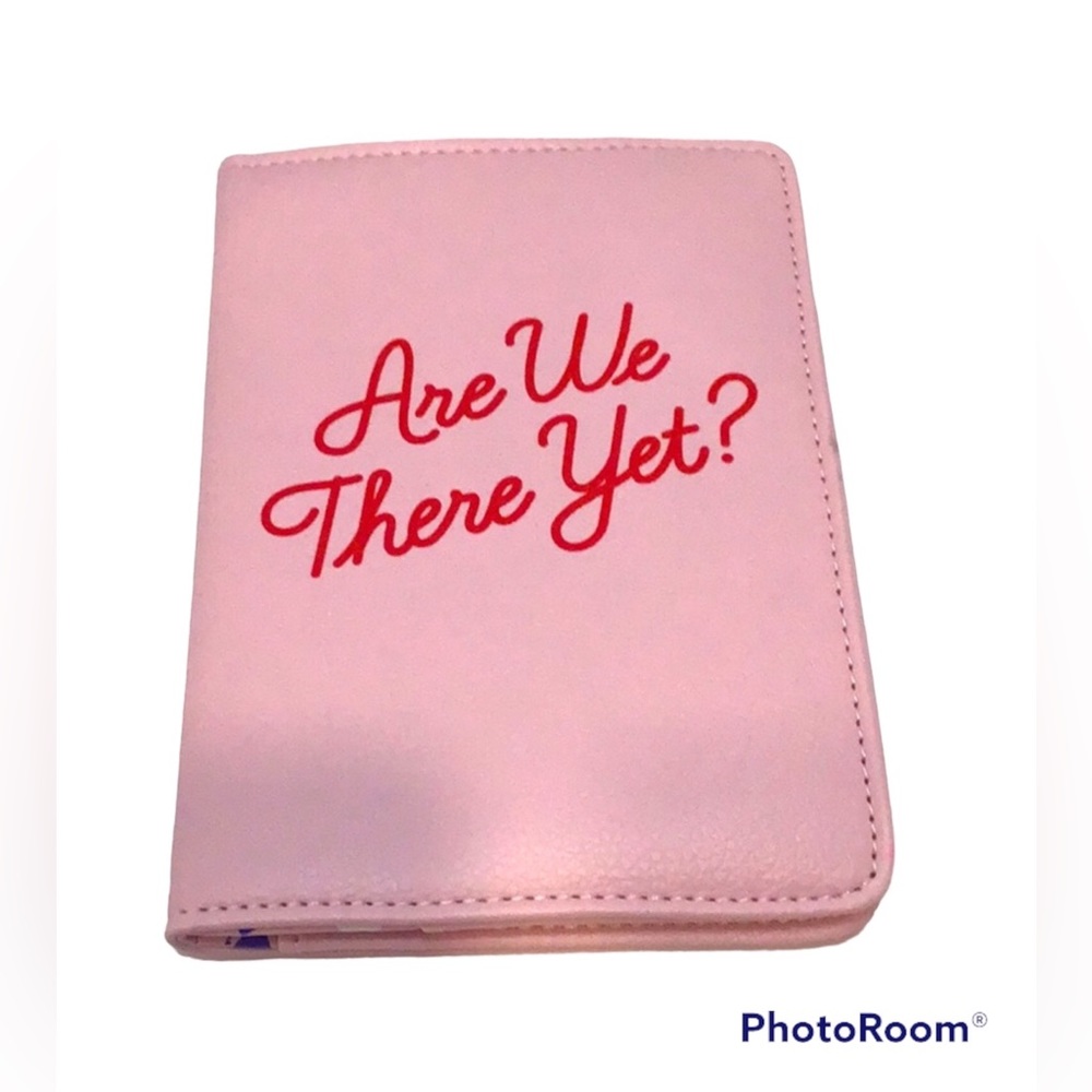 🌺 FREE with any purchase ⭐️ Passport Wallet “Are we there yet? NWOT